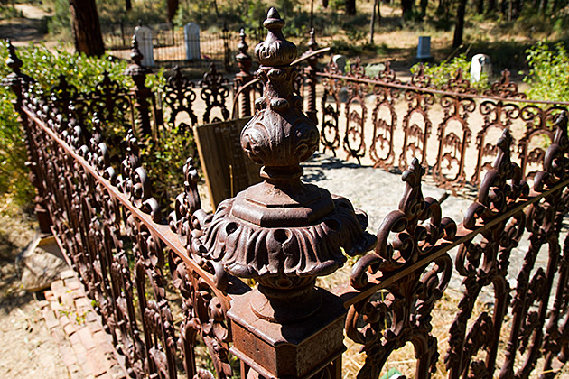 Gated meta grave Idaho