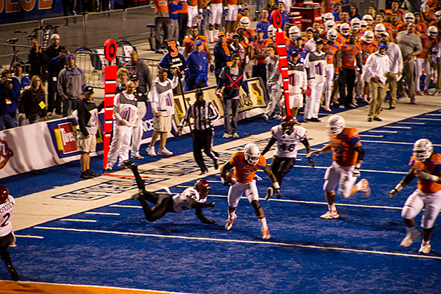 Read more about the article The Boise State Broncos and Their Smurf Turf